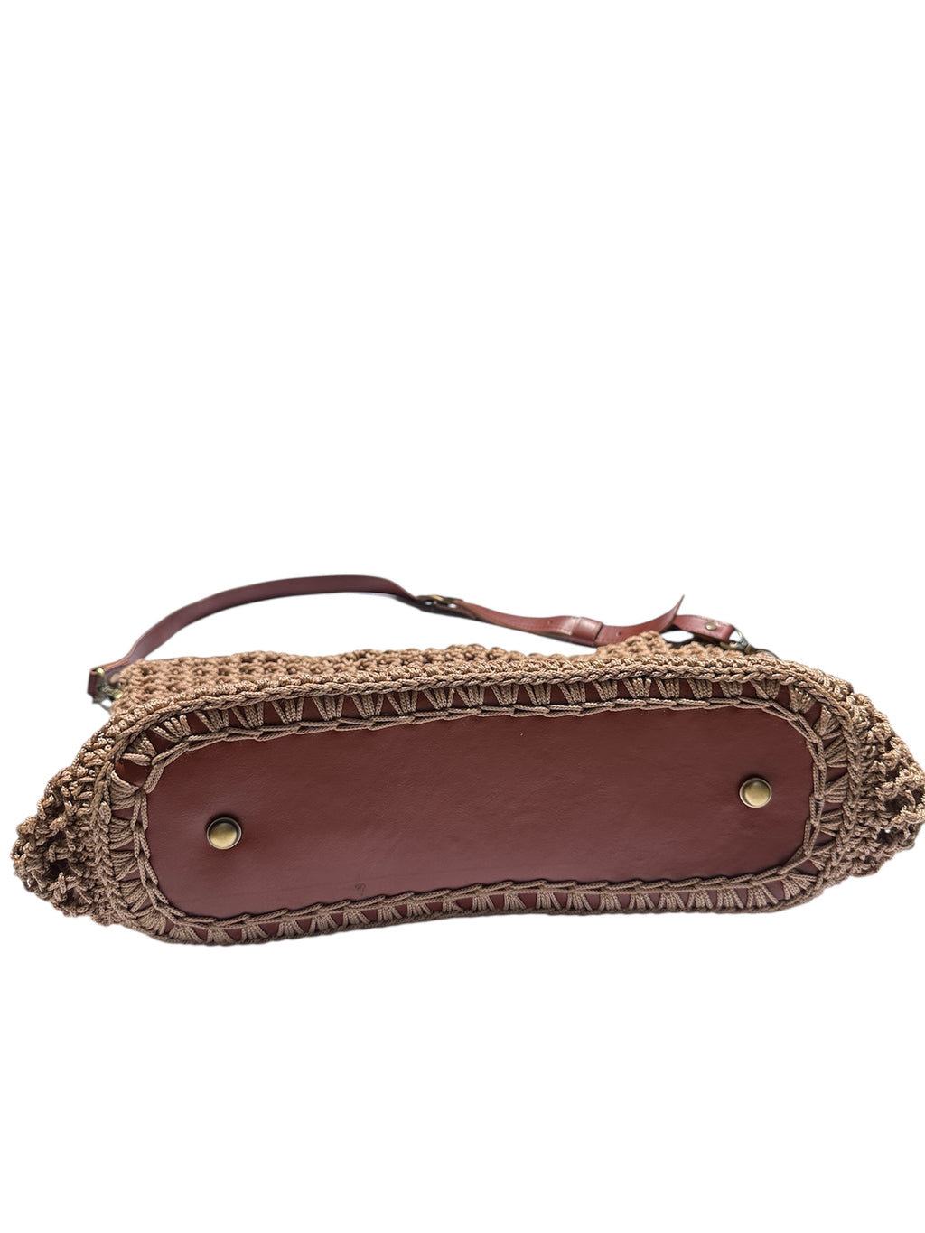 NORA raffia tote bag flat lay – natural material – DEKORANI